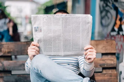 daily mail rewards - man reading a newspaper