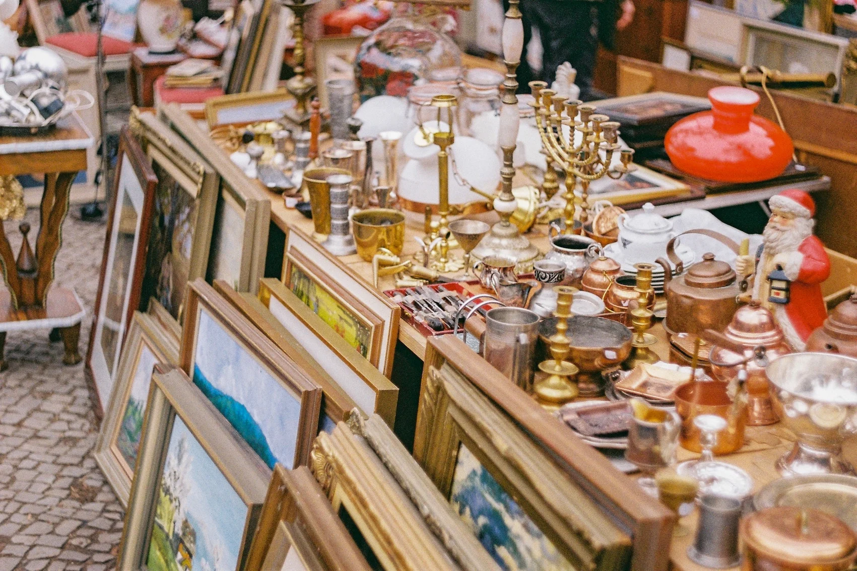 a flea market with items in it