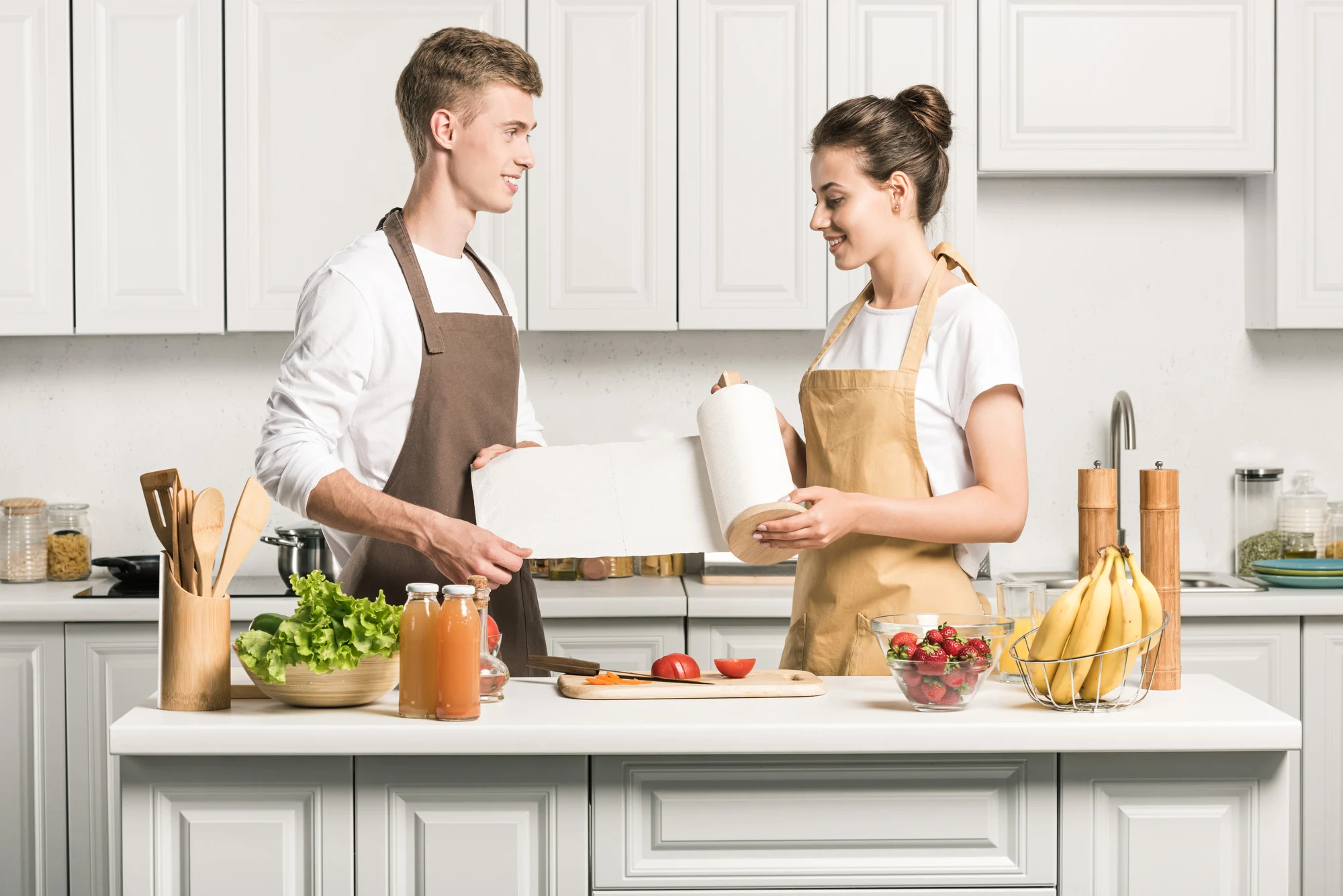 paper towel kitchen couple cook